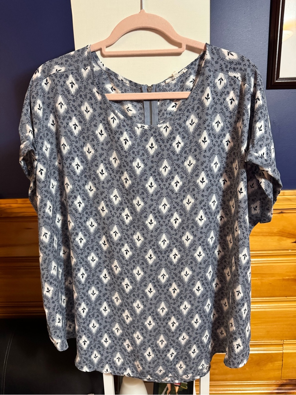 Maurices Blue & White Geometric Short-Sleeve Blouse